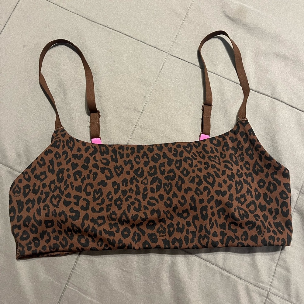 Vs PINK relay sports bra